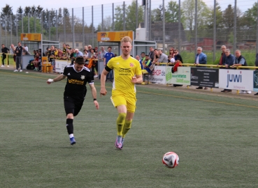 8. Spieltag (Abstiegsrunde Oberliga): TuS Kirchberg - FC Hertha Wiesbach. Fotografin: Jana Kunz.