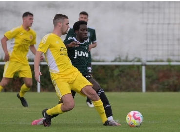 7. Spieltag (Oberliga): SV Alemannia Waldalgesheim - TuS Kirchberg. Fotograf: Oliver Zimmermann.